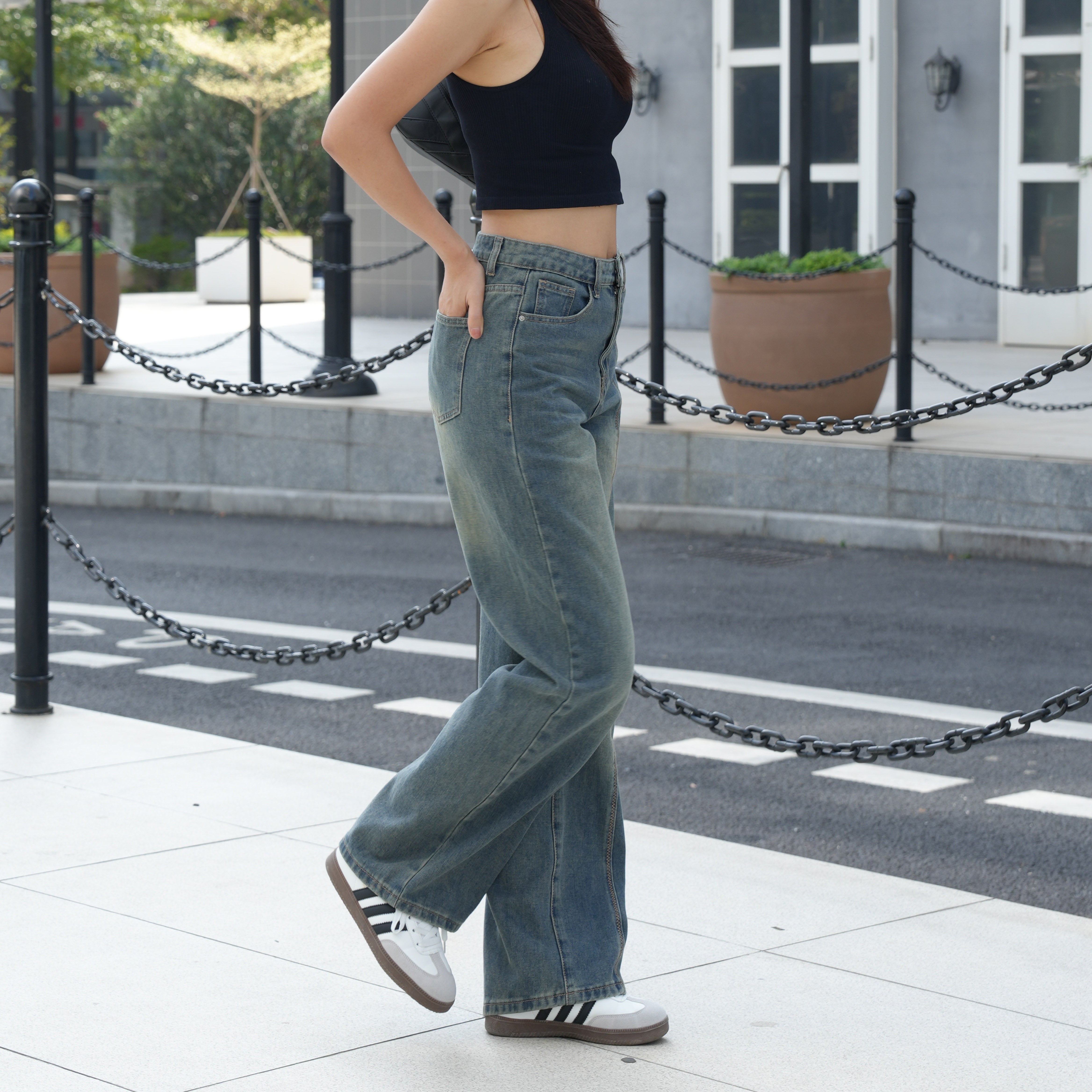 Benimeria-Star Wide-legged Jeans With Wide Slanted Pocke