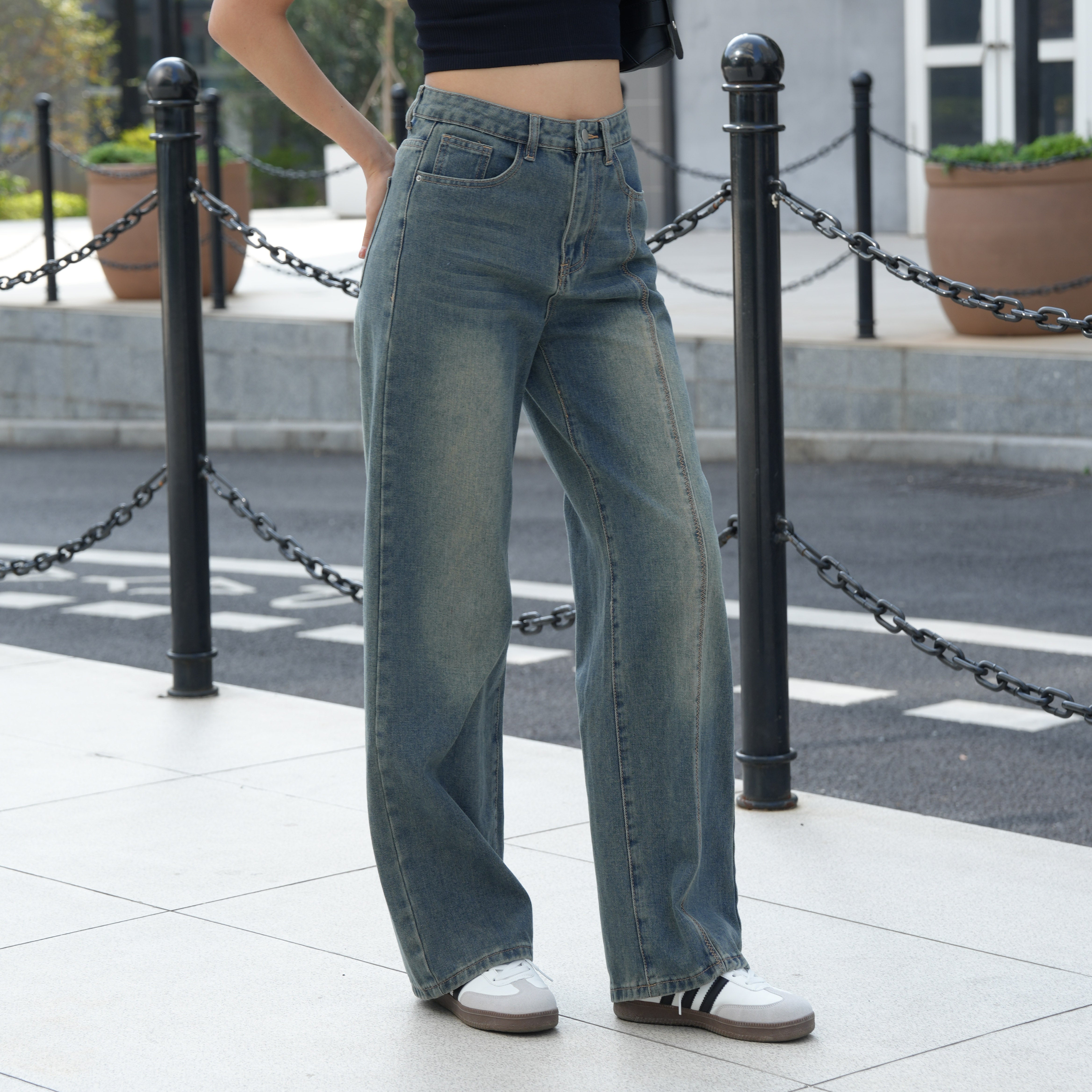 Benimeria-Star Wide-legged Jeans With Wide Slanted Pocke